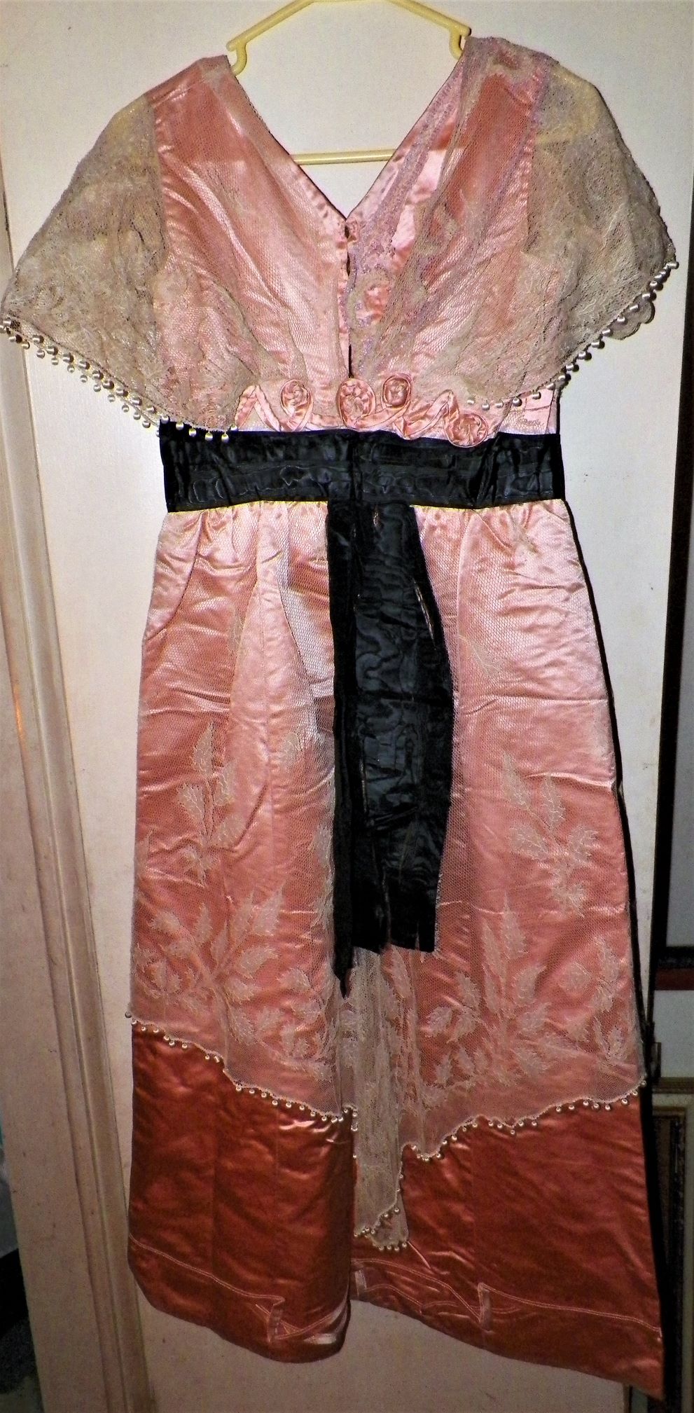 CLOTHES DRESS ANTIQUE 3AA.JPG