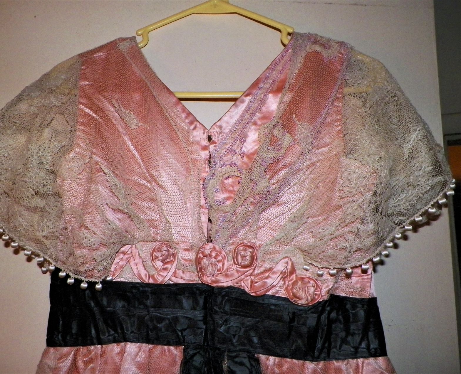 CLOTHES DRESS ANTIQUE 3AAA.JPG