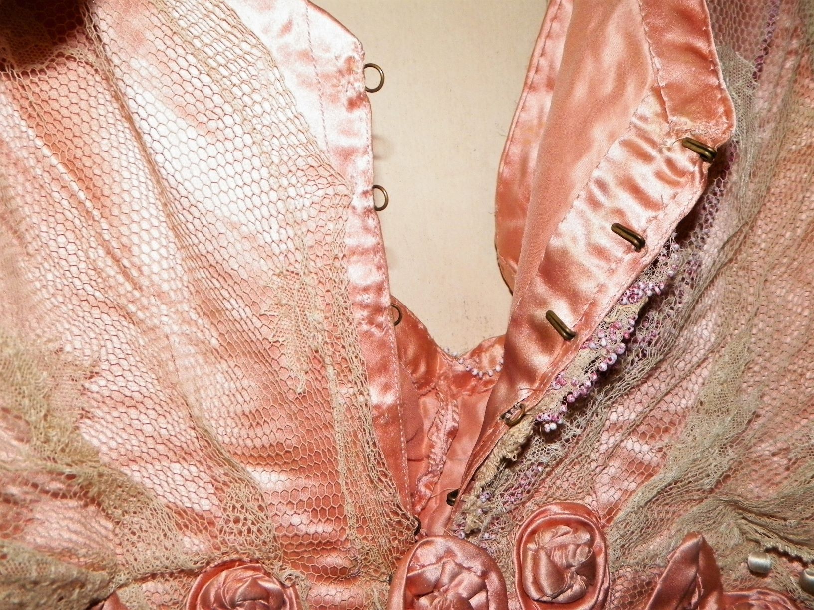 CLOTHES DRESS ANTIQUE 4AA.JPG