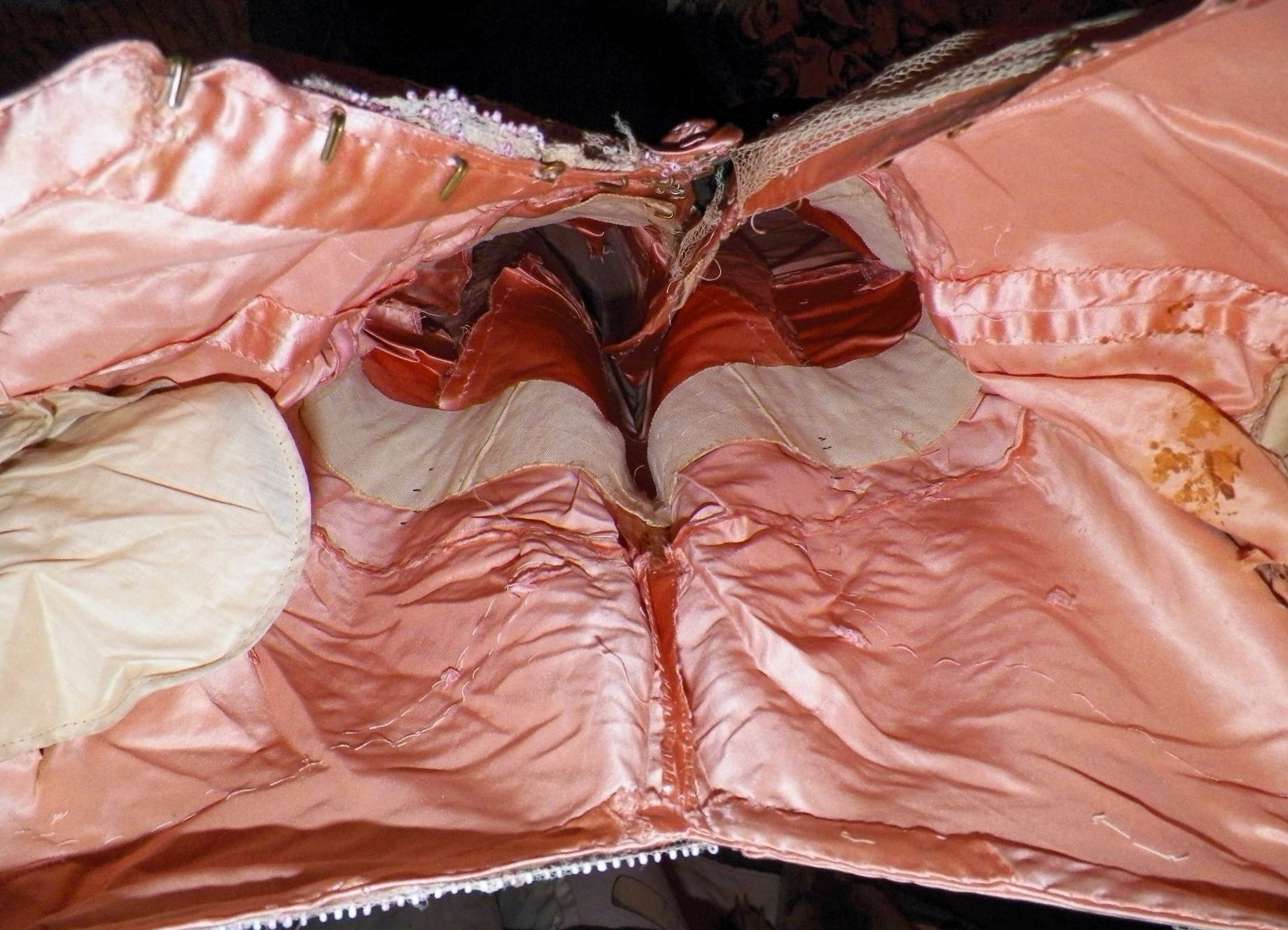 CLOTHES DRESS ANTIQUE 5AA.JPG