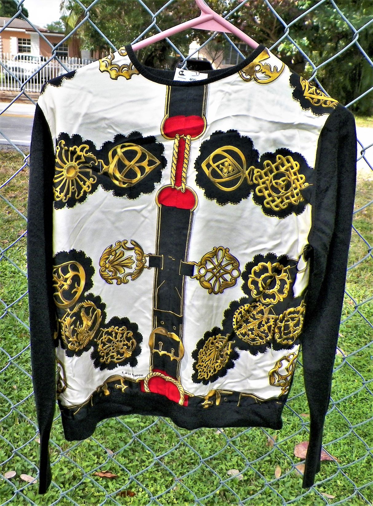 CLOTHES F DE LA PIERRERE 1AAZZ.JPG