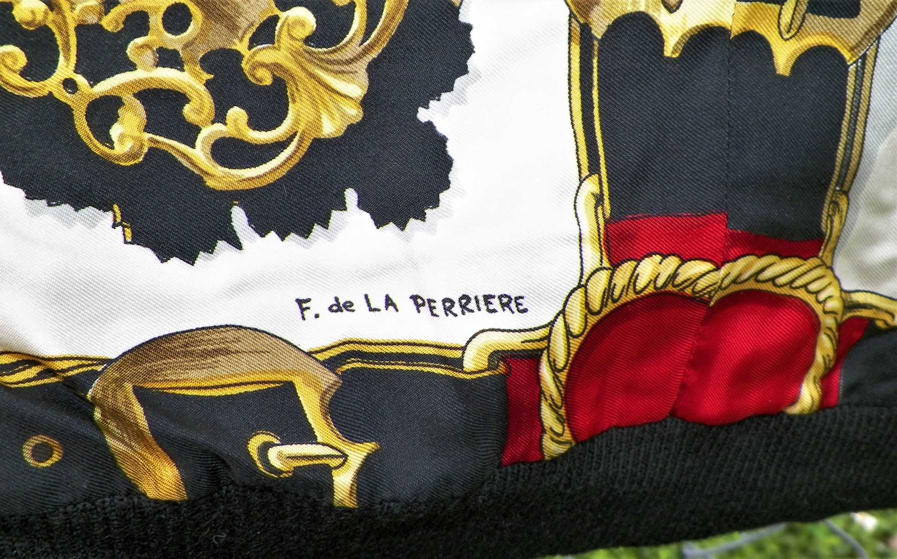 CLOTHES F DE LA PIERRERE 2AAZZ.JPG