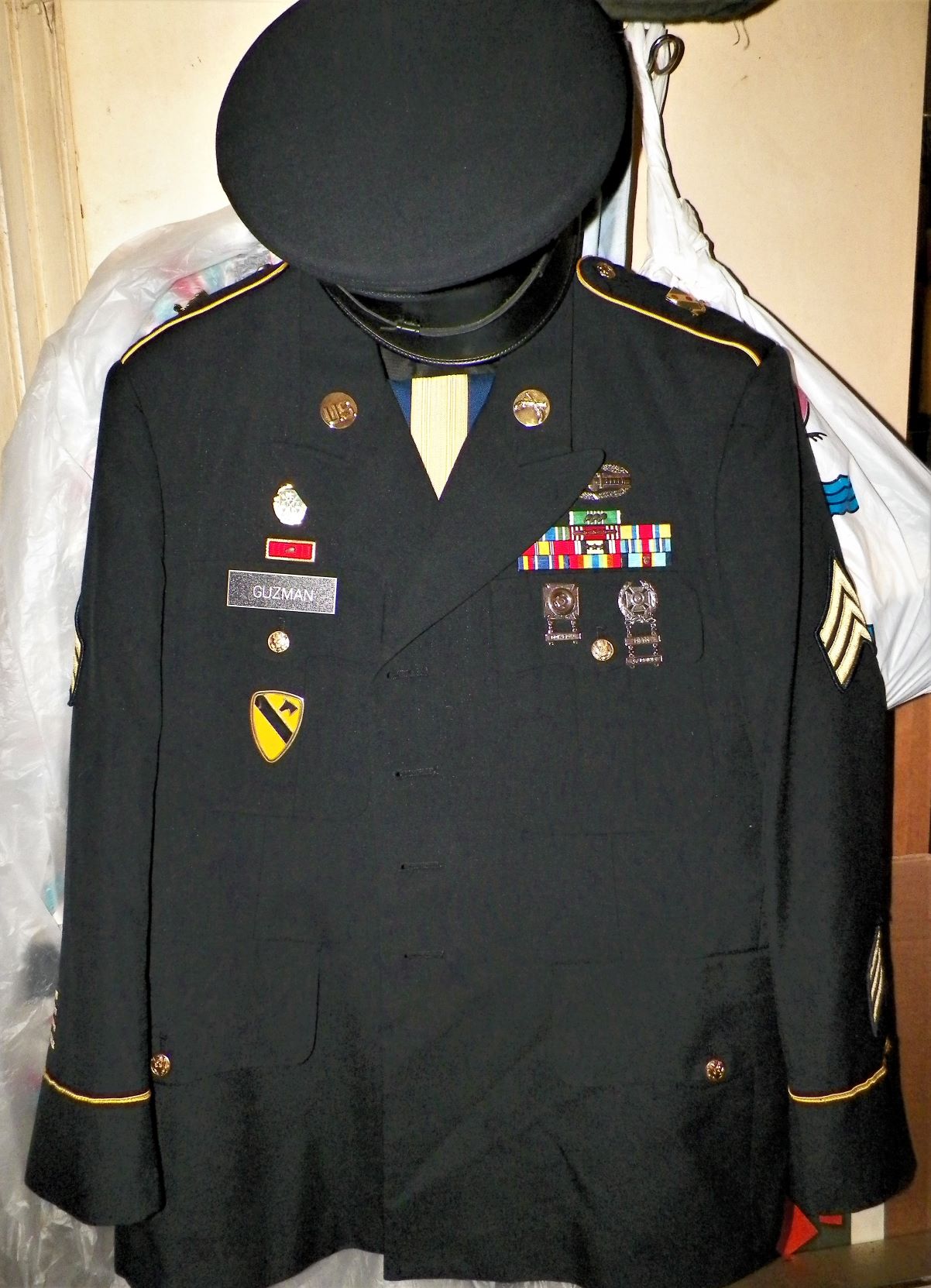 STORAGE AUCTION FIND - IS THIS A US MILITARY UNIFORM? | Antiques Board