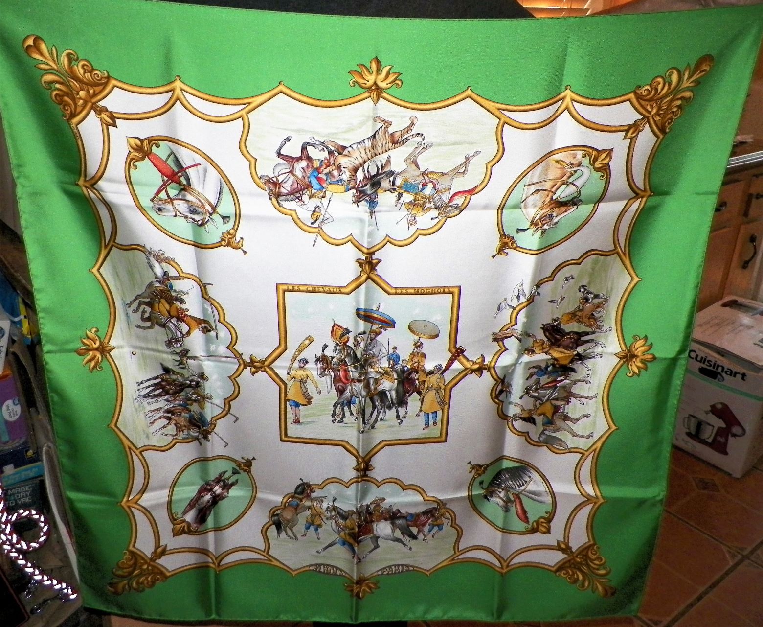 CLOTHES SCARF HERMES MOM  Les Chevaux des Moghols 1AA.JPG
