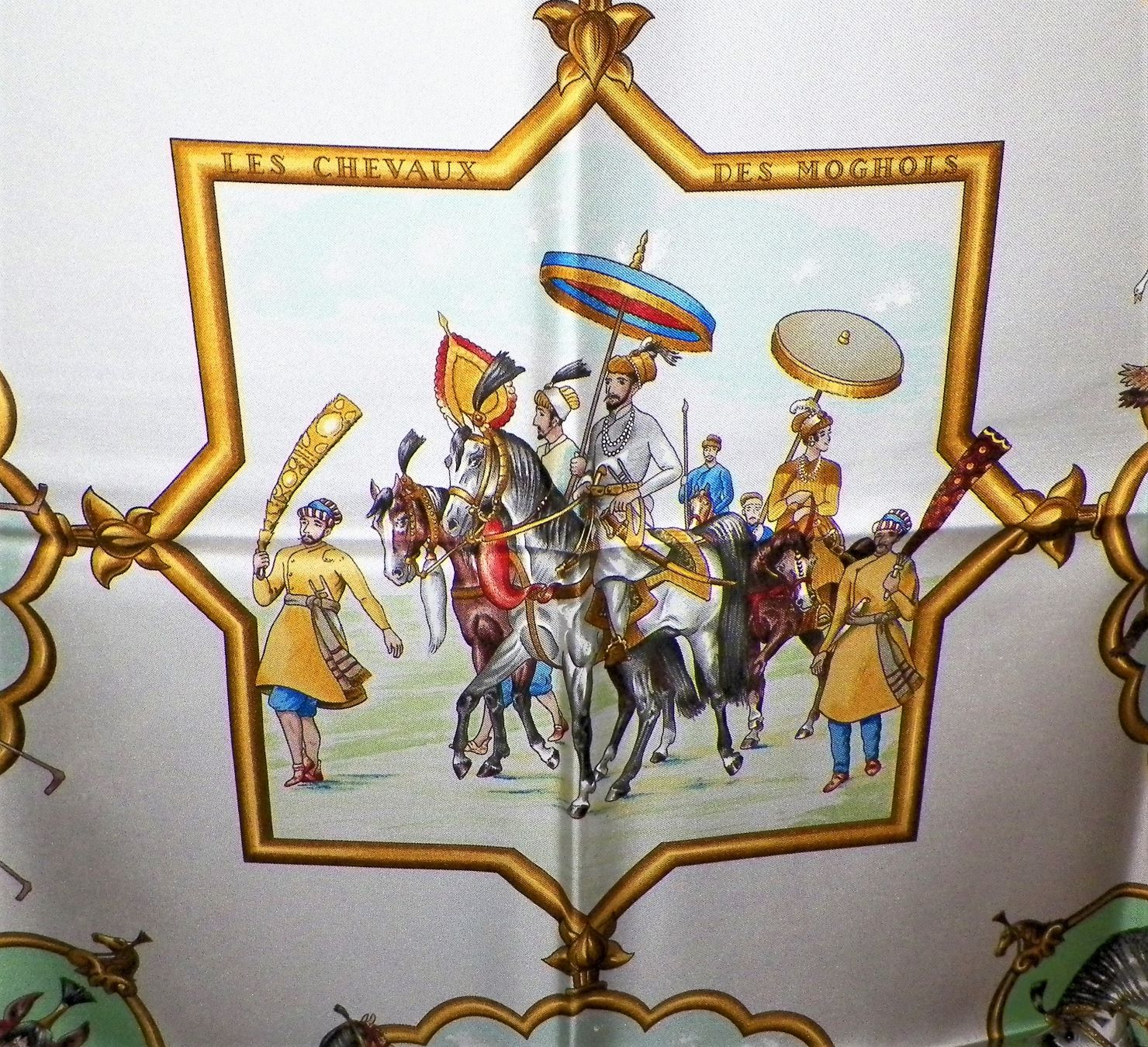 CLOTHES SCARF HERMES MOM  Les Chevaux des Moghols 2AA.JPG