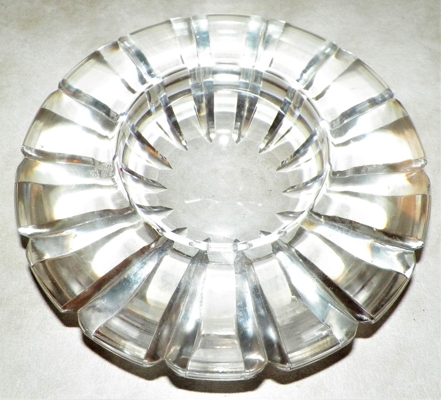COLLECTIBLE ASHTRAY CRYSTAL SIGNED 1AA.JPG