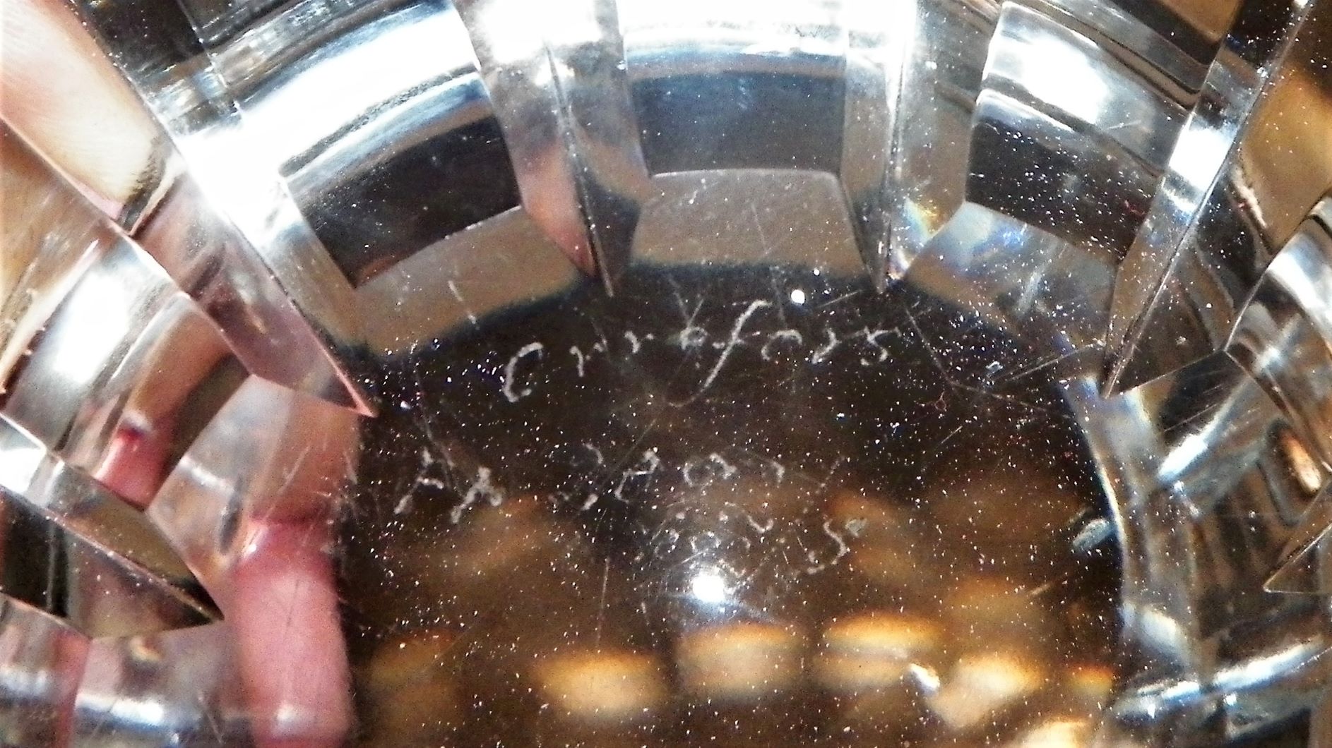 COLLECTIBLE ASHTRAY CRYSTAL SIGNED 2AA.JPG