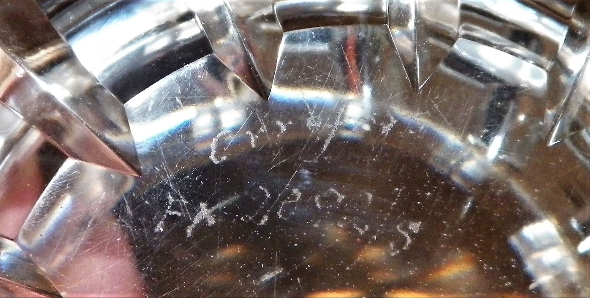 COLLECTIBLE ASHTRAY CRYSTAL SIGNED 2AAA.JPG