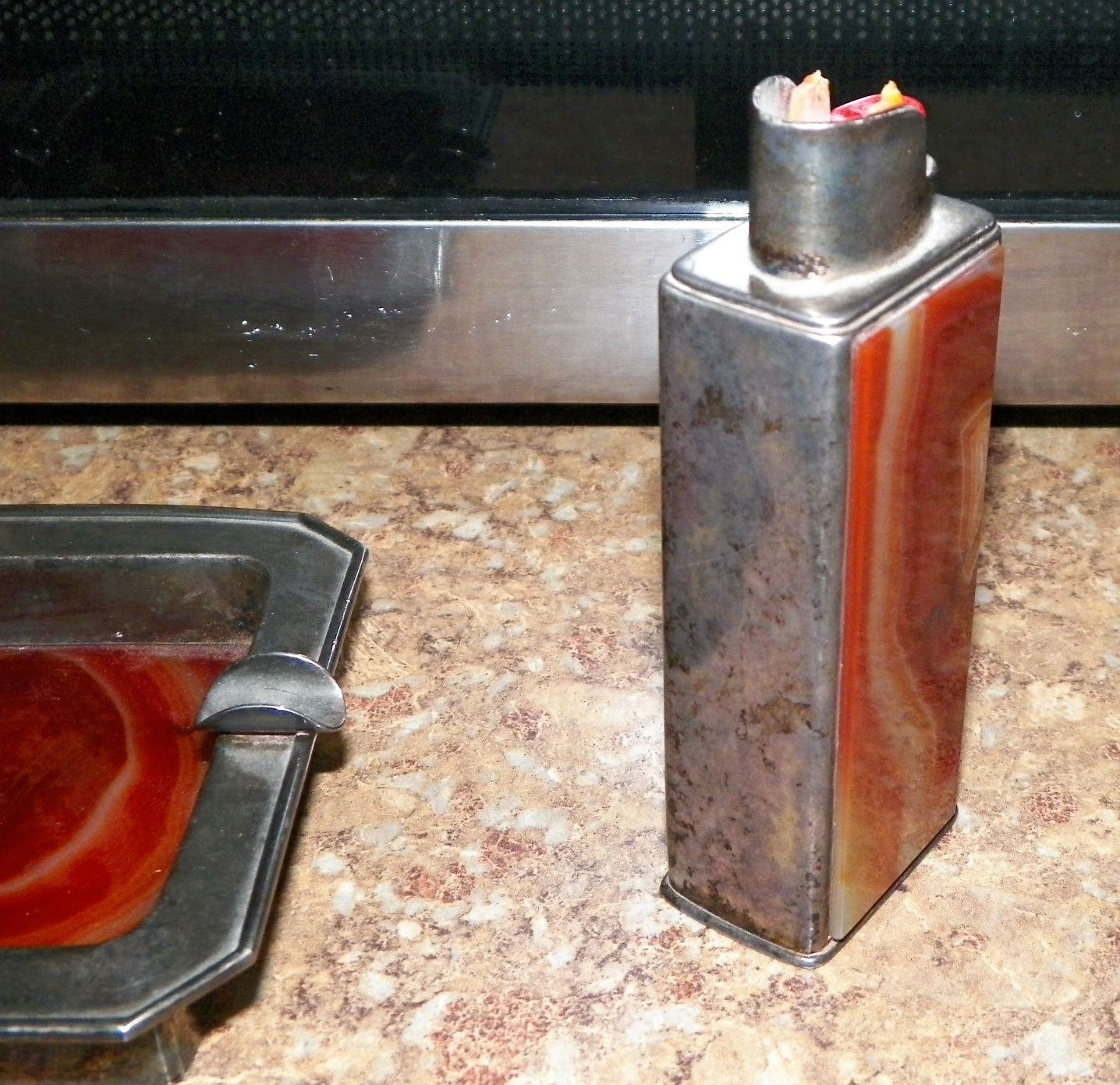 COOL STONE ACCENT GIANT BIC LIGHTER HOLDER w/MATCHING ASHTRAY