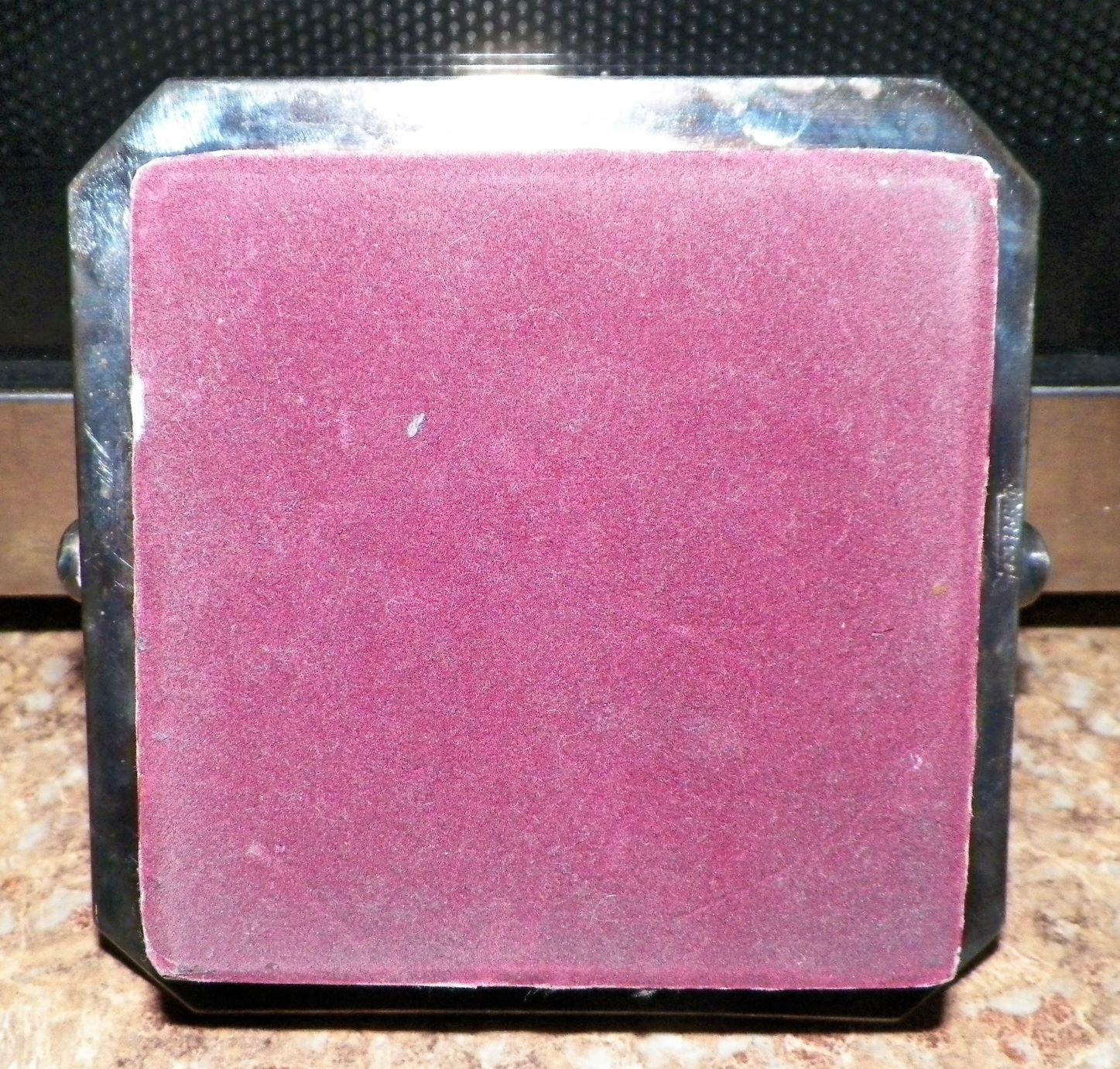 COLLECTIBLE ASHTRAY & LIGHTER STONE ACCENT 5AA.JPG