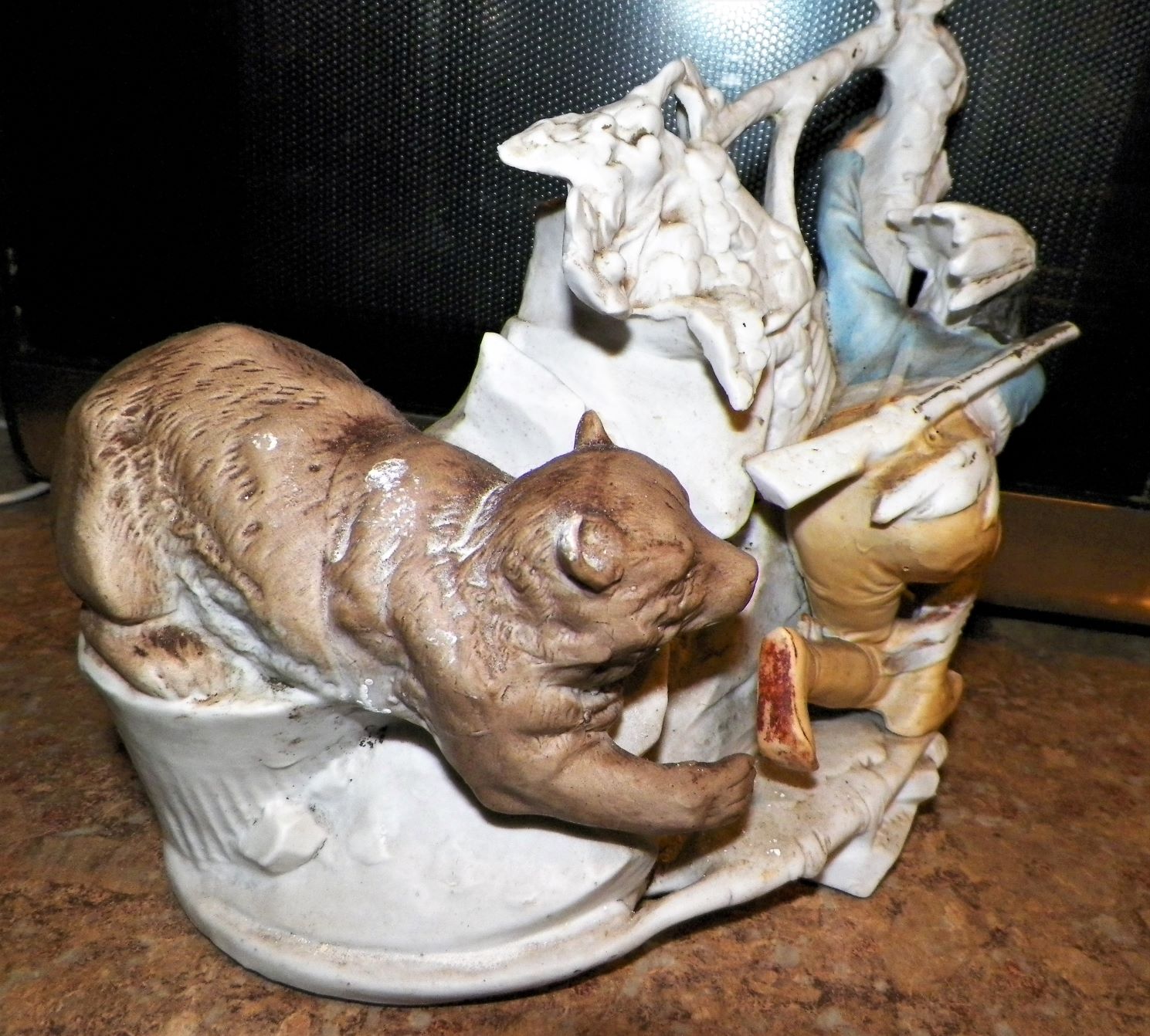 COLLECTIBLE BEAR & INDIAN PLANT HOLDER GERMANY 2AAA.JPG