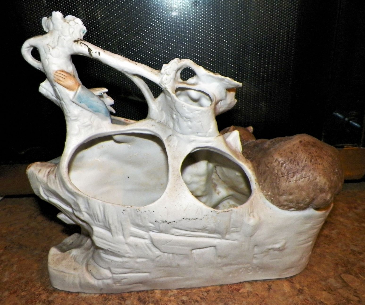 COLLECTIBLE BEAR & INDIAN PLANT HOLDER GERMANY 3AA.JPG