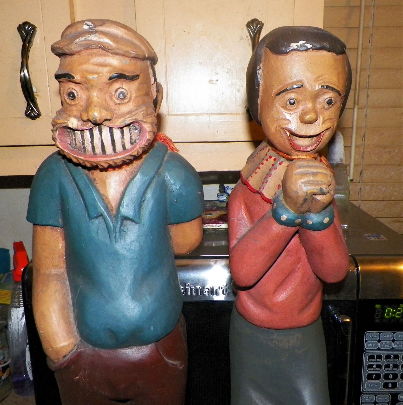 COLLECTIBLE BLUTO & OLIVE OYL WOOD STATUES 2AA.JPG