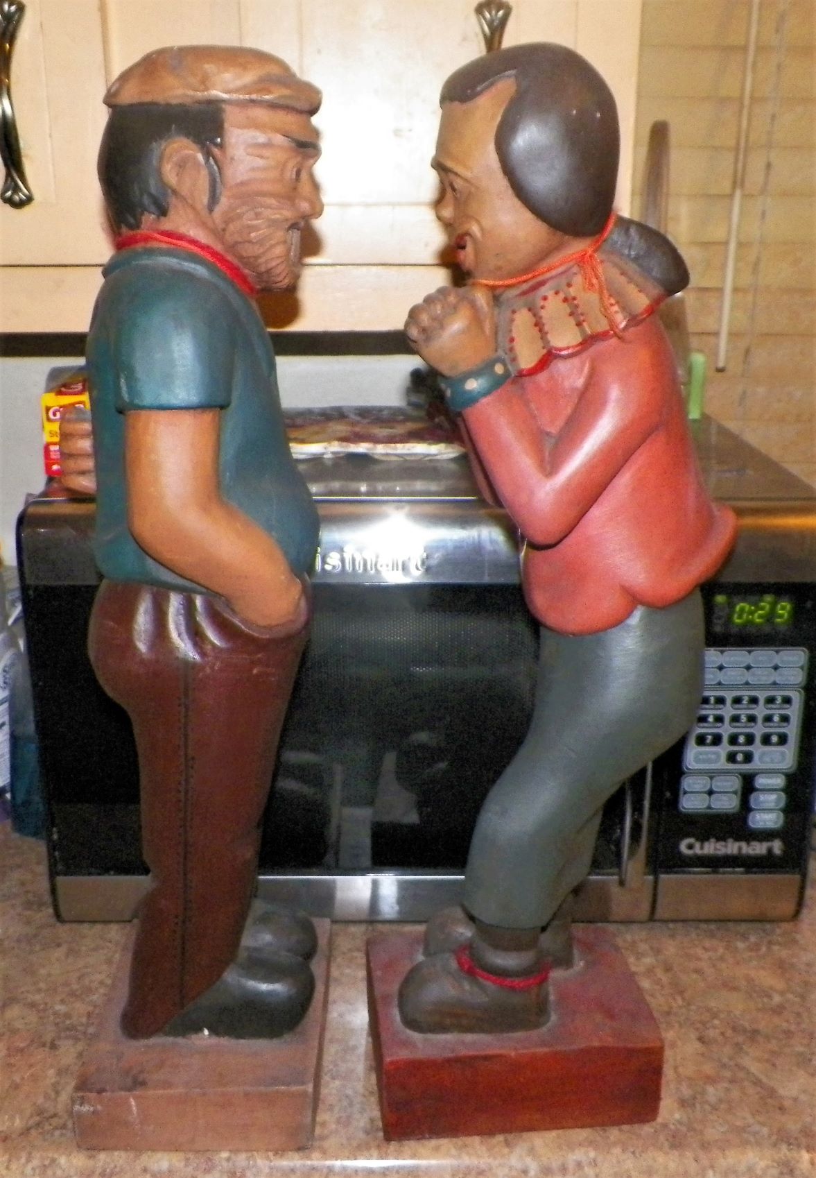 COLLECTIBLE BLUTO & OLIVE OYL WOOD STATUES 3AA.JPG