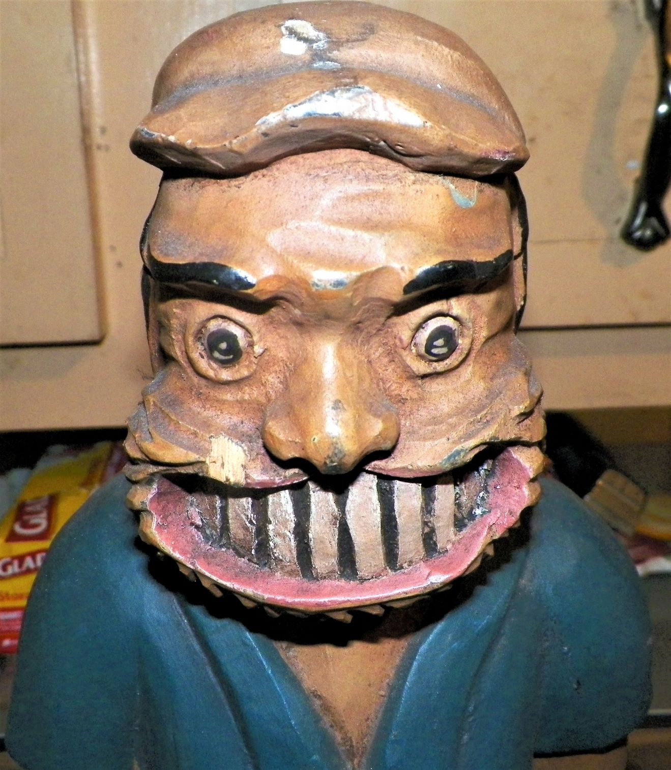 COLLECTIBLE BLUTO & OLIVE OYL WOOD STATUES 5AA.JPG