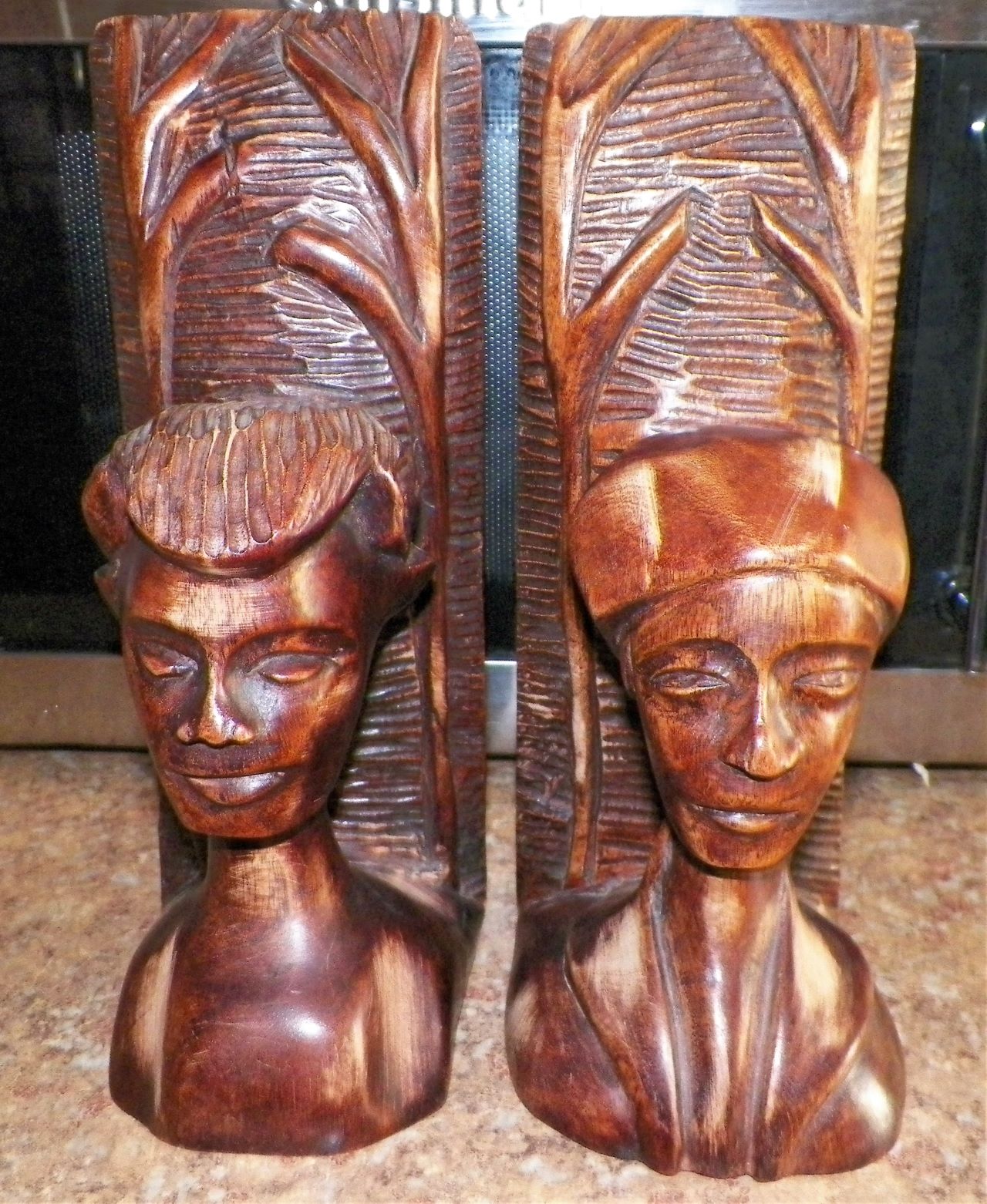 COLLECTIBLE BOOK ENDS WOODEN 2AA.JPG