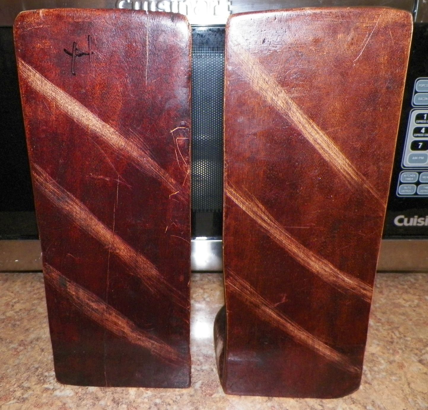 COLLECTIBLE BOOK ENDS WOODEN 4AA.JPG