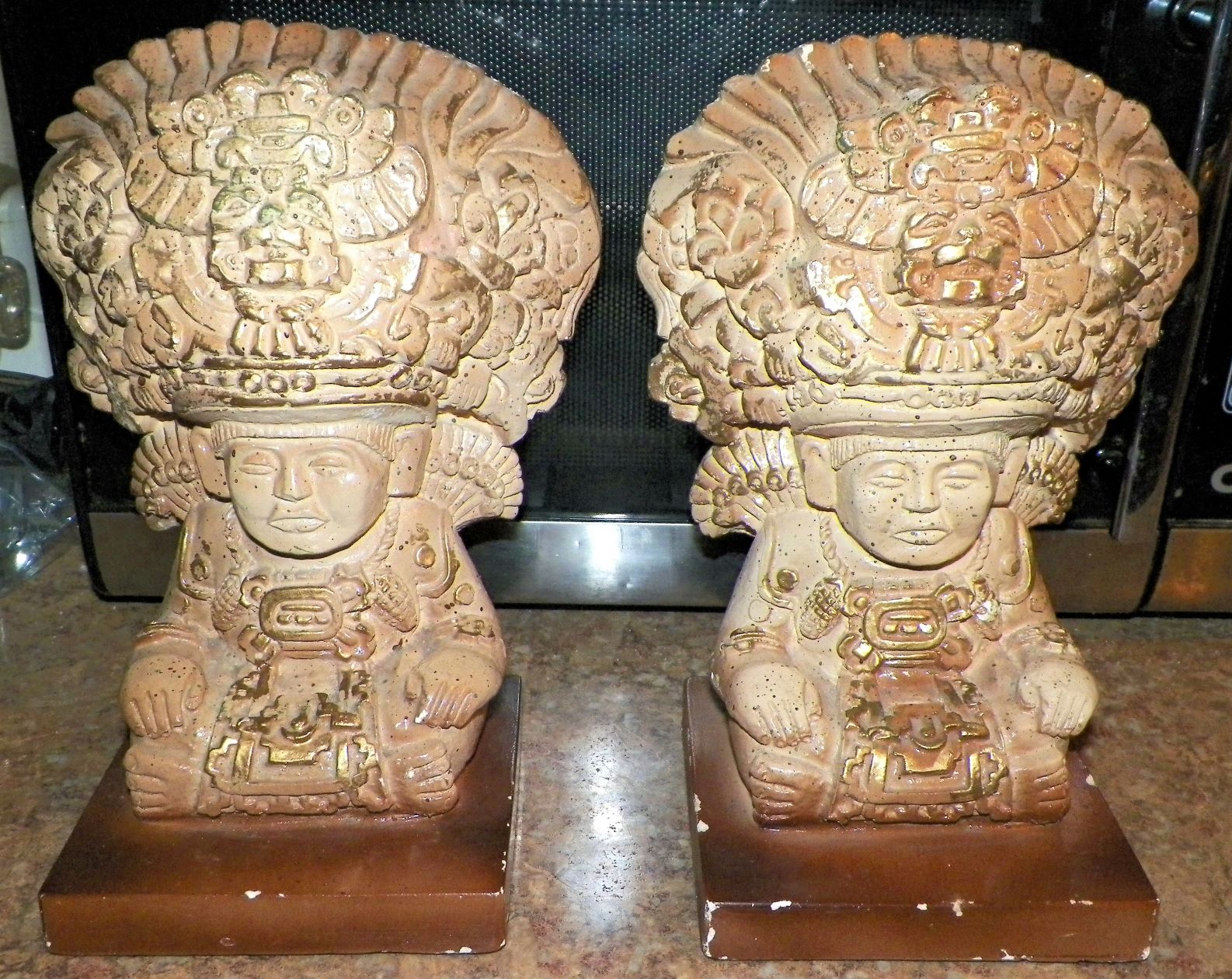 COLLECTIBLE BOOKENDS AZTEC MEXICAN MAYAN PLASTER 1A_AA.JPG