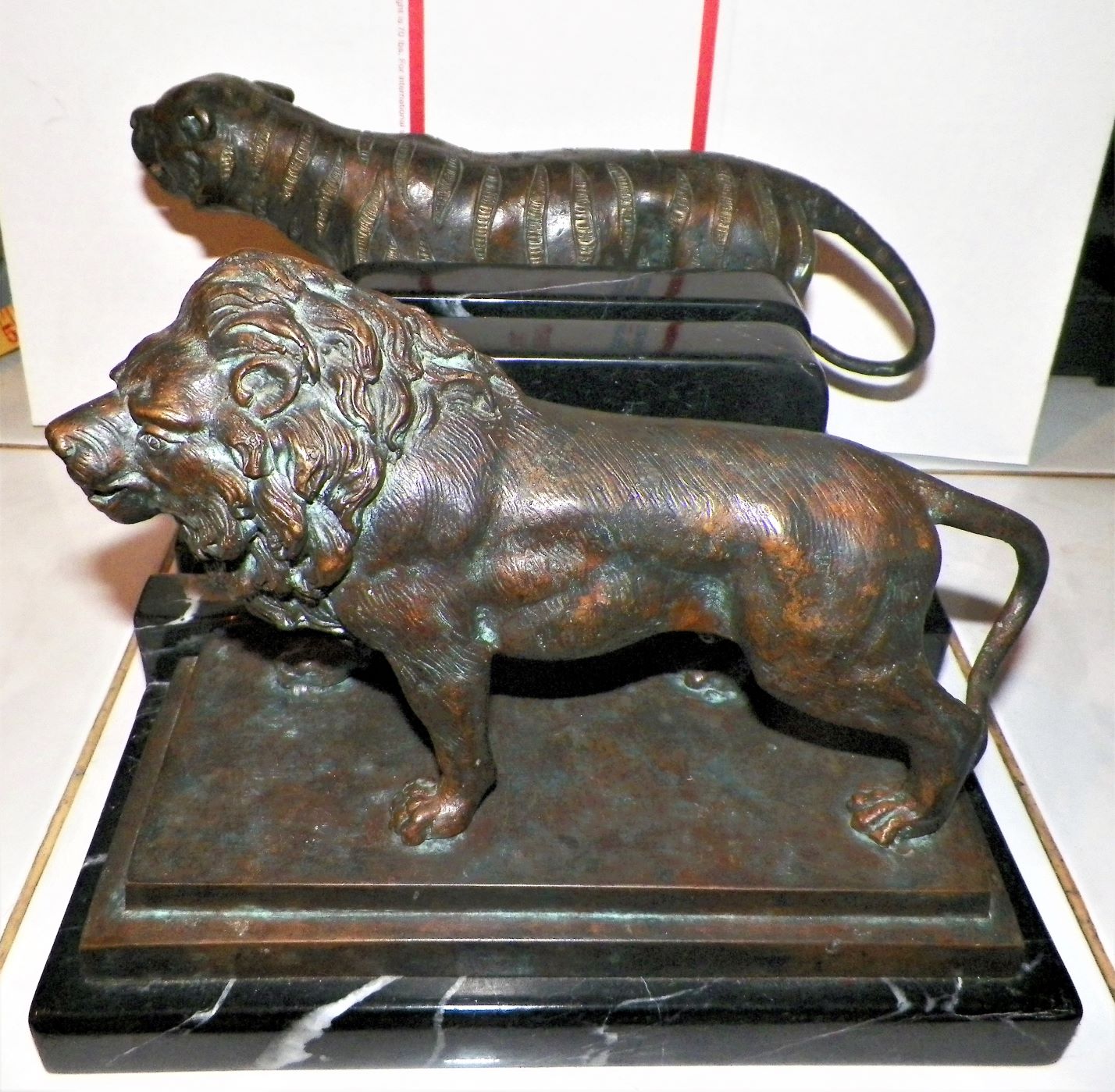 COLLECTIBLE BOOKENDS LION & TIGER BRONZE 2AAZZ.jpg