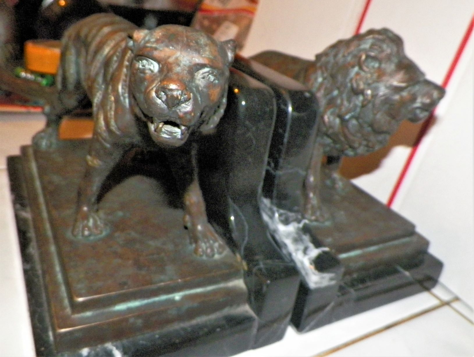 COLLECTIBLE BOOKENDS LION & TIGER BRONZE 5AAZZ.jpg