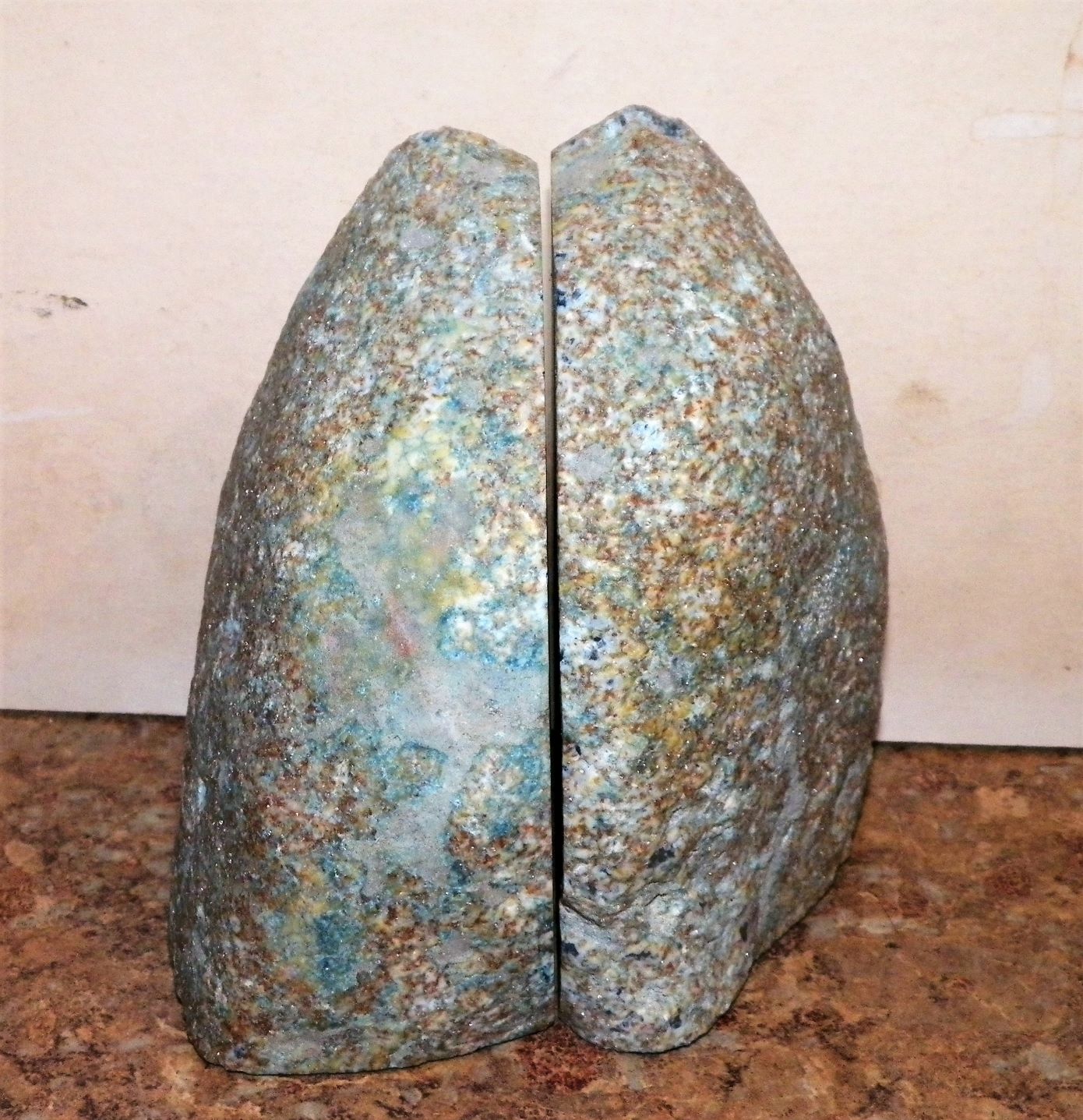 COLLECTIBLE BOOKENDS QUARTZ BLUE 3AA.JPG