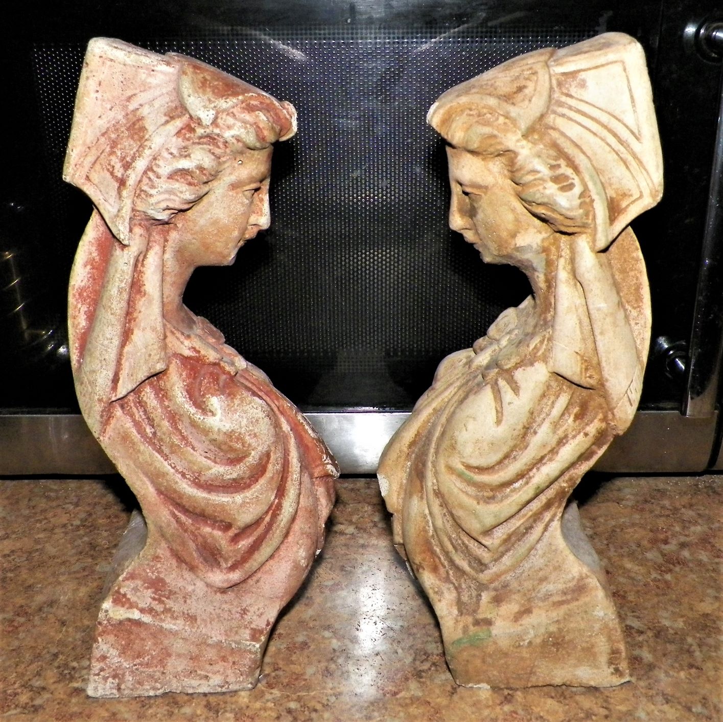 COLLECTIBLE BOOKENDS STONE FACES 2AA.JPG