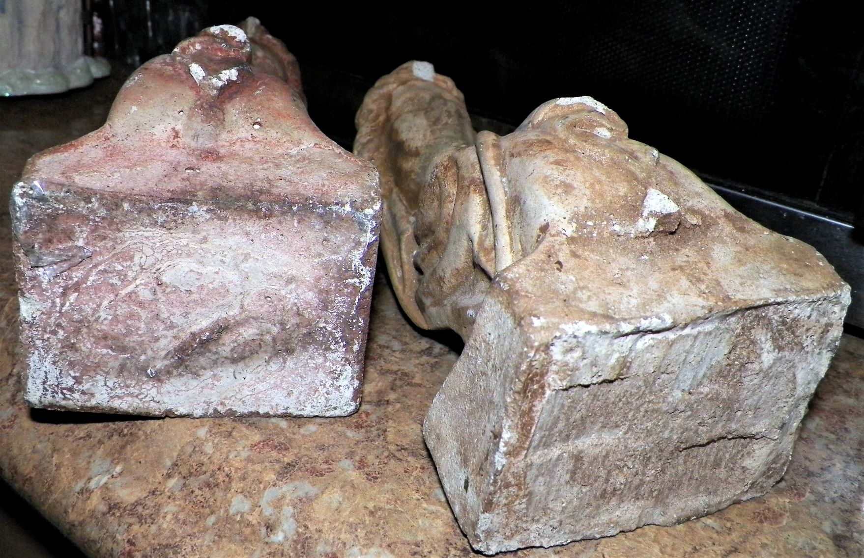 COLLECTIBLE BOOKENDS STONE FACES 5AA.JPG