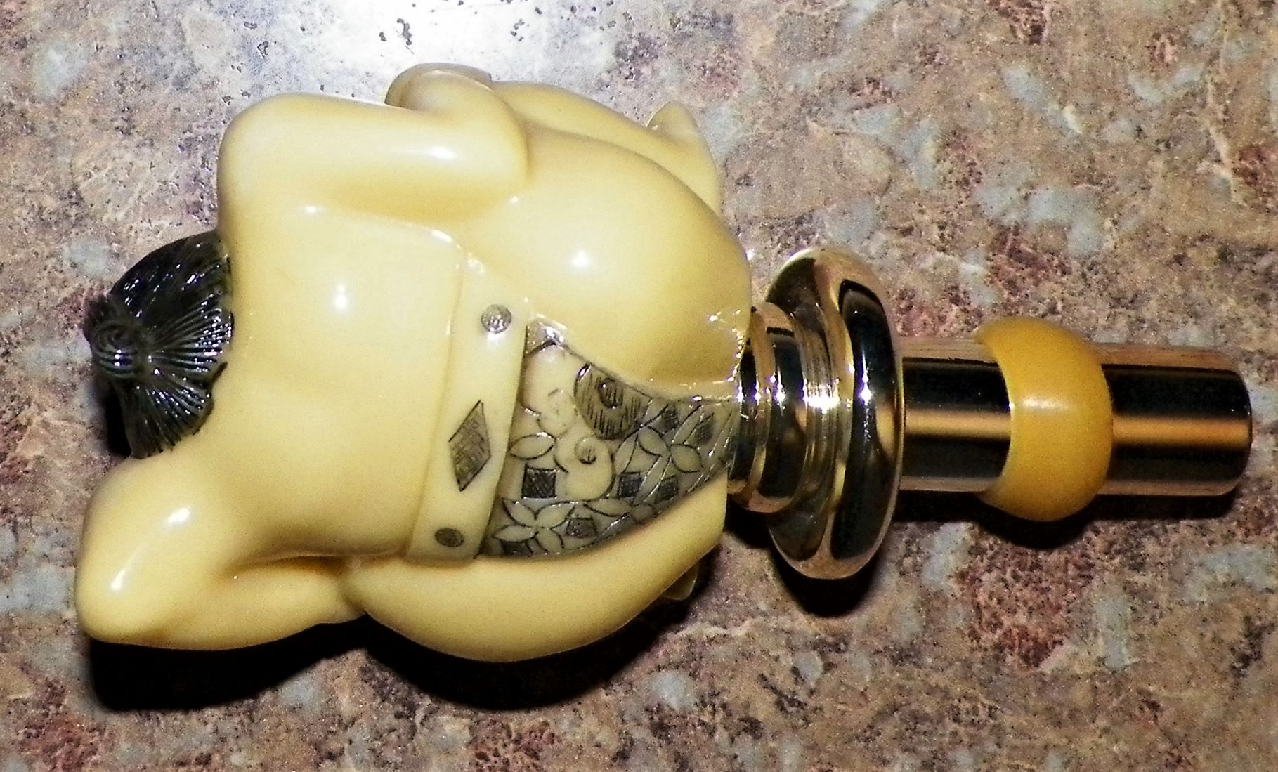 COLLECTIBLE BOTTLE STOPPER CHINESE 2AA.JPG