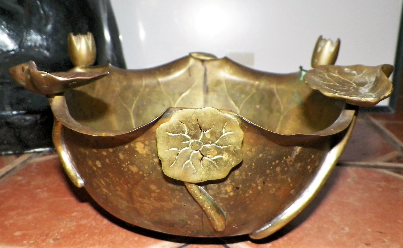 COLLECTIBLE BRASS BOWL FLOWERS AND VINES 1AA.JPG
