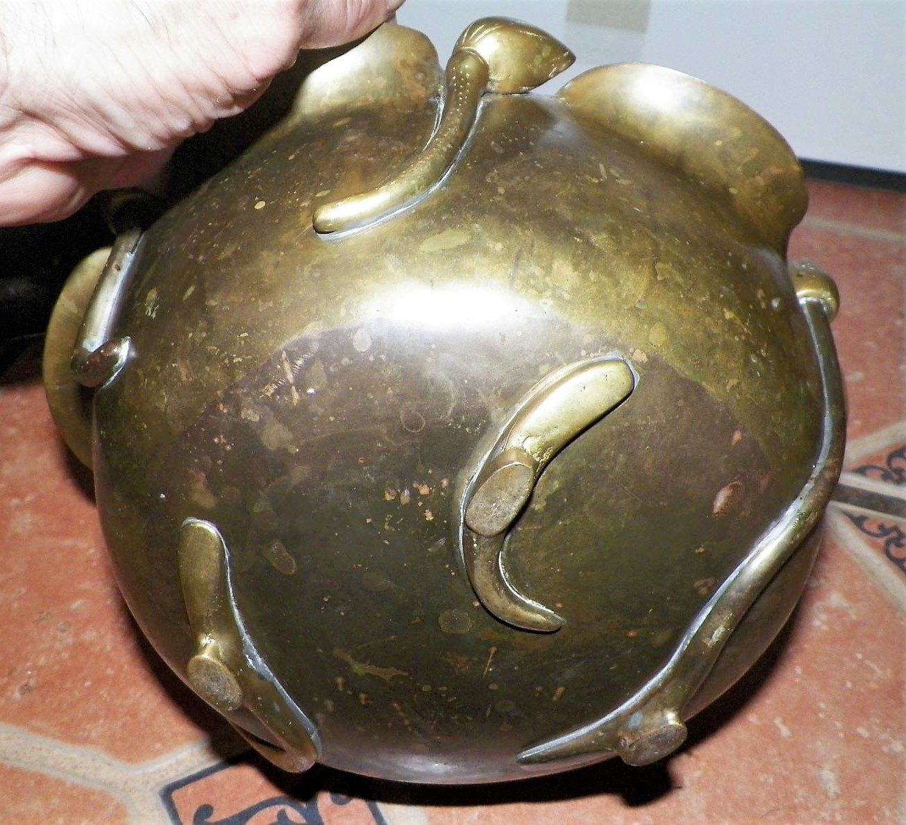 COLLECTIBLE BRASS BOWL FLOWERS AND VINES 5AA.JPG