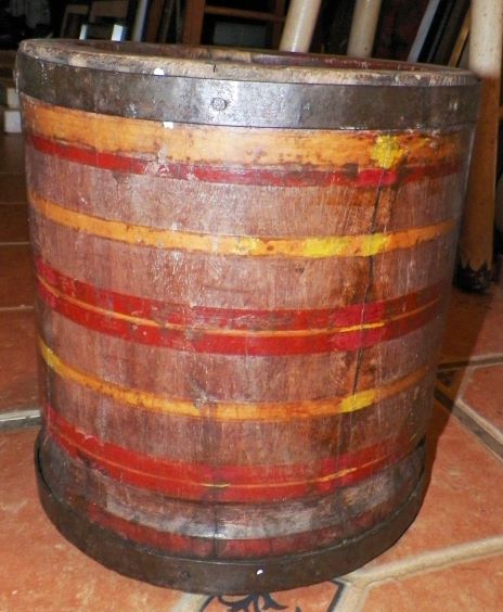 COLLECTIBLE BUCKET WOOD ANTIQUE 1AA.JPG