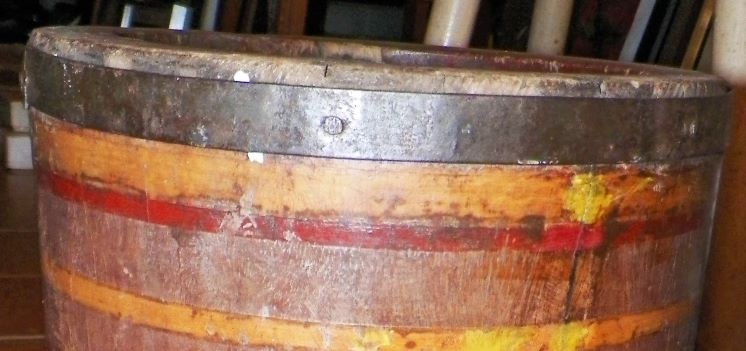 COLLECTIBLE BUCKET WOOD ANTIQUE 1AAA.JPG