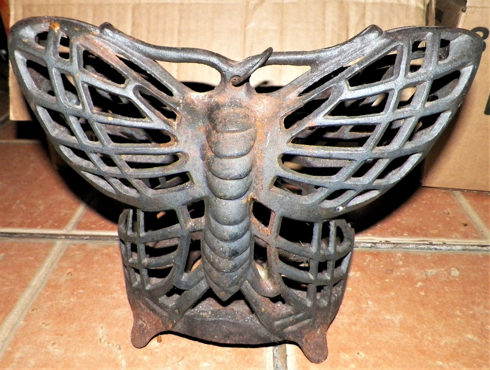 COLLECTIBLE CAST IRON BUTTERFLY INCENSE HOLDERS 6 x 7  &  9 x 11  4AA.JPG