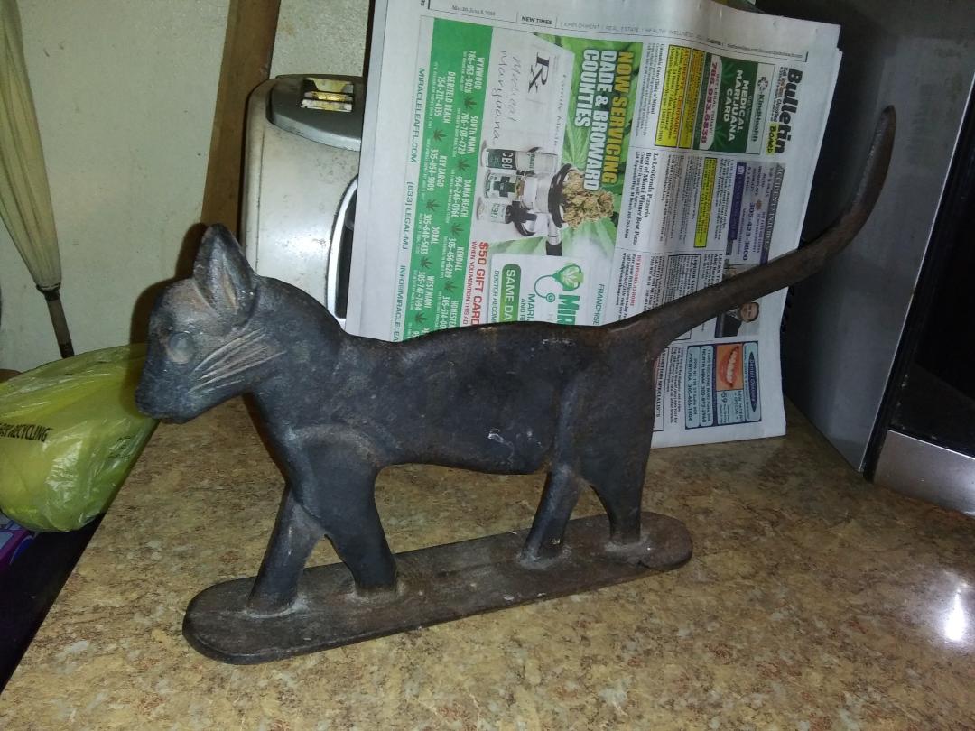 Vintage Cast iron laying rooftop cat door stop massive 13" long 13 pounds 