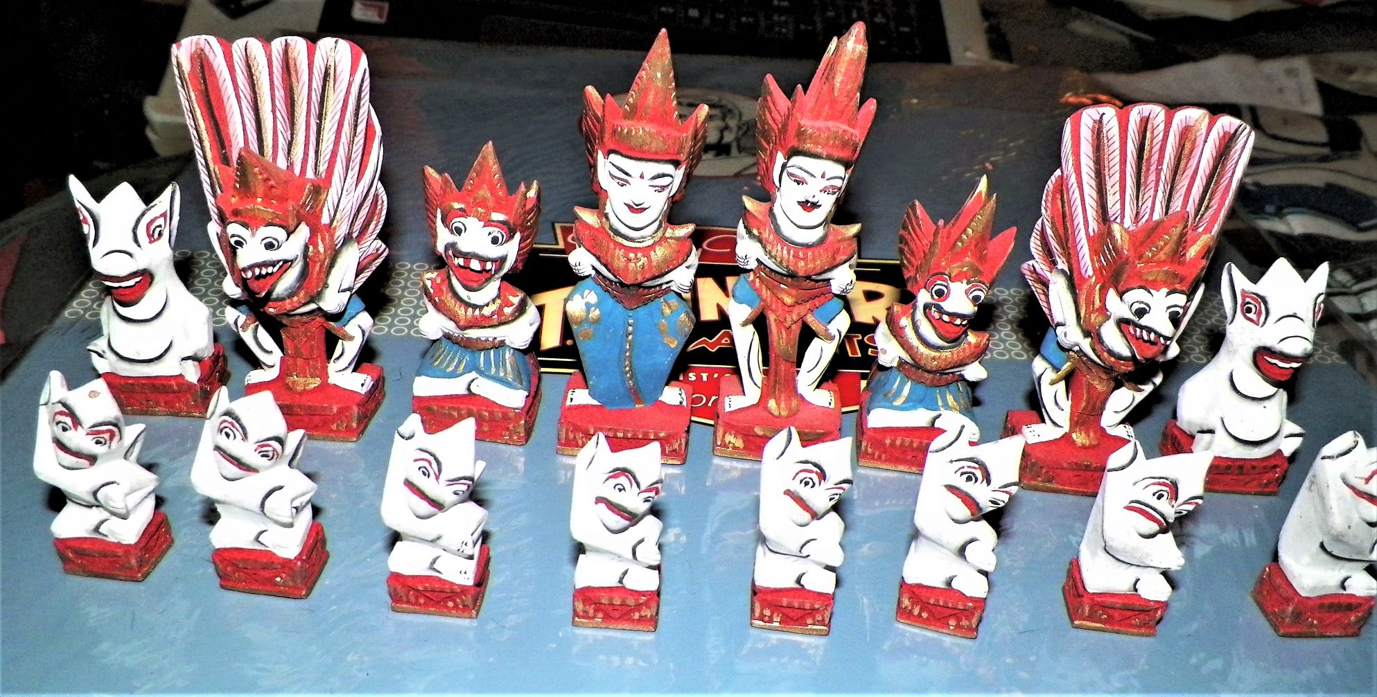 COLLECTIBLE CHESS PIECES THAILAND 1AA.JPG