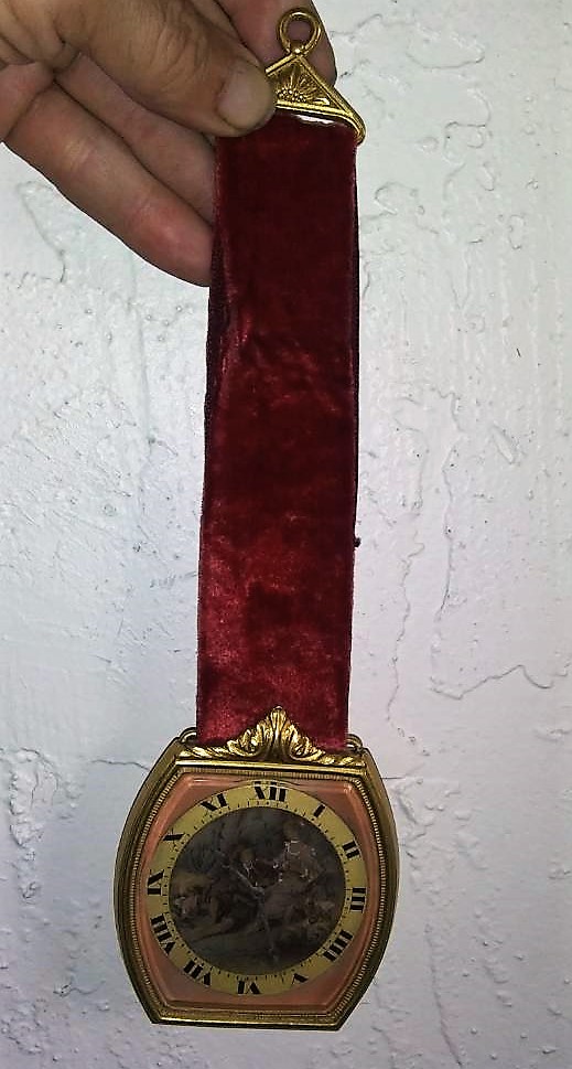 COLLECTIBLE CLOCK WALL HANGING DWIGHT 1AA.jpg