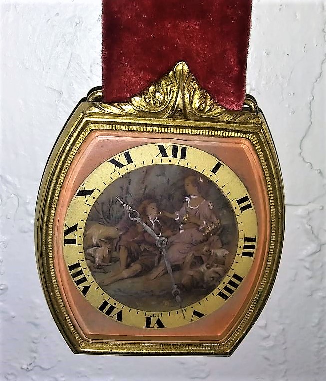 COLLECTIBLE CLOCK WALL HANGING DWIGHT 2AA.jpg