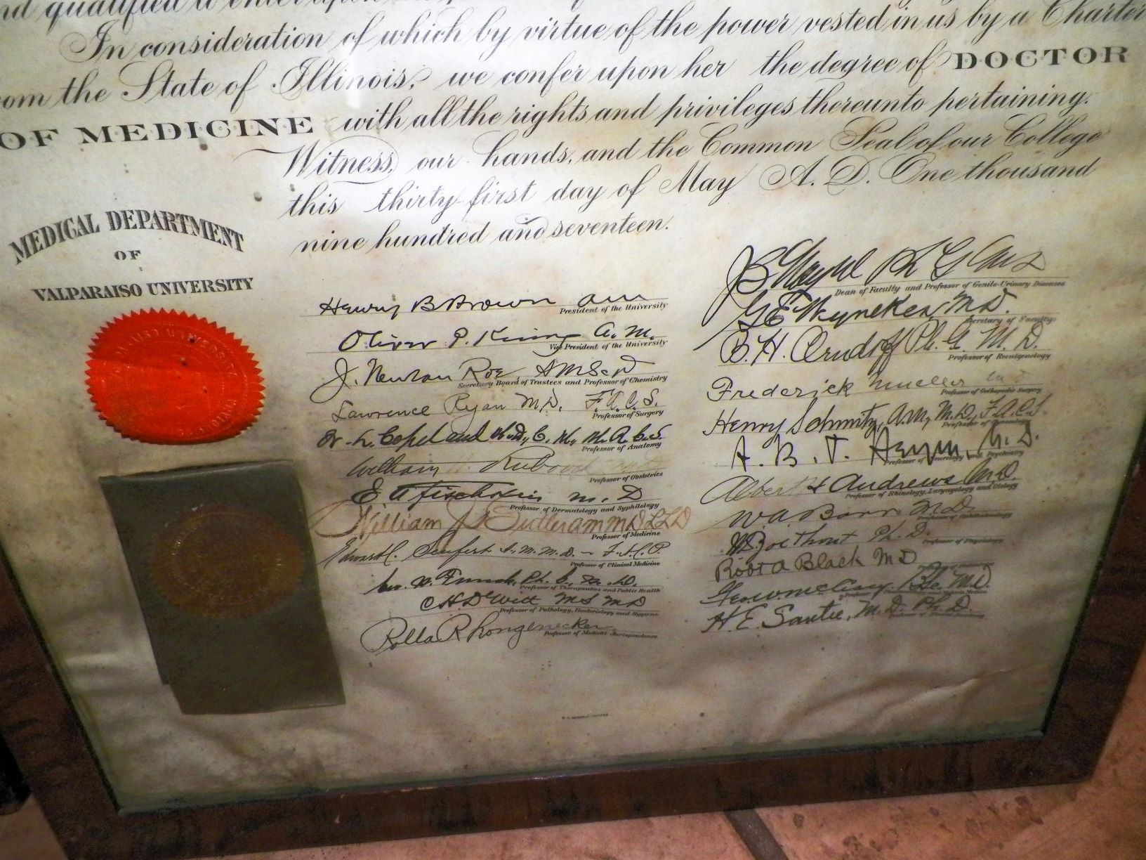 COLLECTIBLE DEGREE DIPLOMA MEDICAL 3BAA.JPG