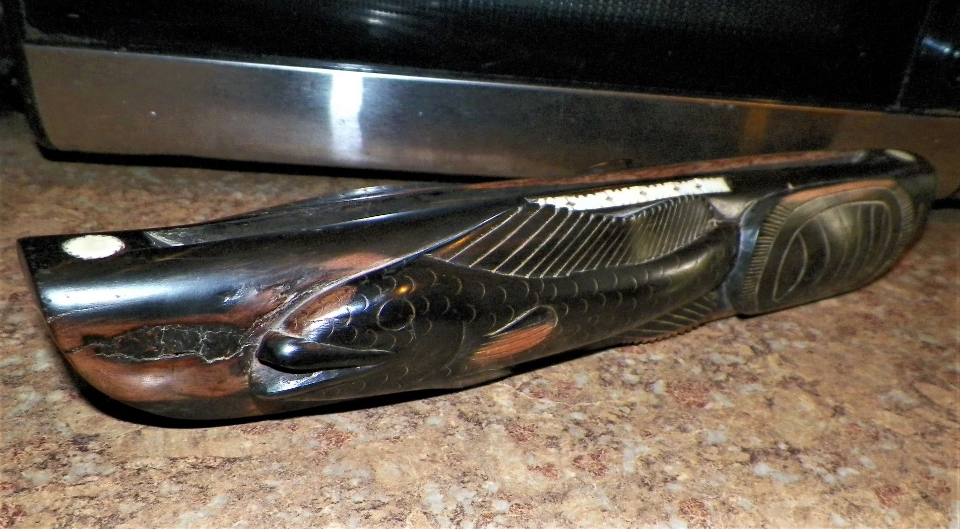 COLLECTIBLE ESKIMO CARVING  LOOM MAYBE 1A_A_AA.JPG