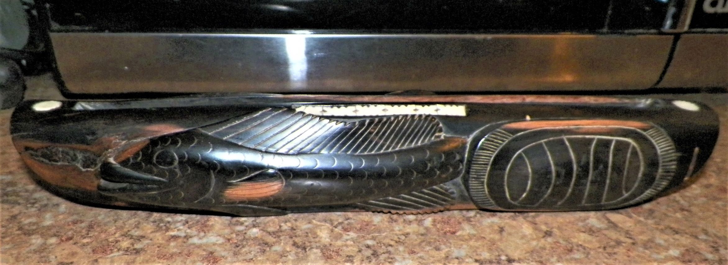 COLLECTIBLE ESKIMO CARVING  LOOM MAYBE 1A_AA.JPG