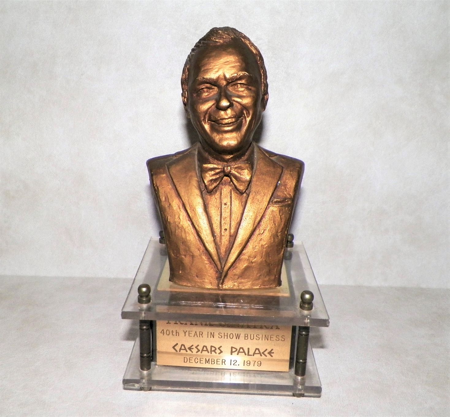 COLLECTIBLE FRANK SINATRA MUSIC BOX 1AAzz.JPG