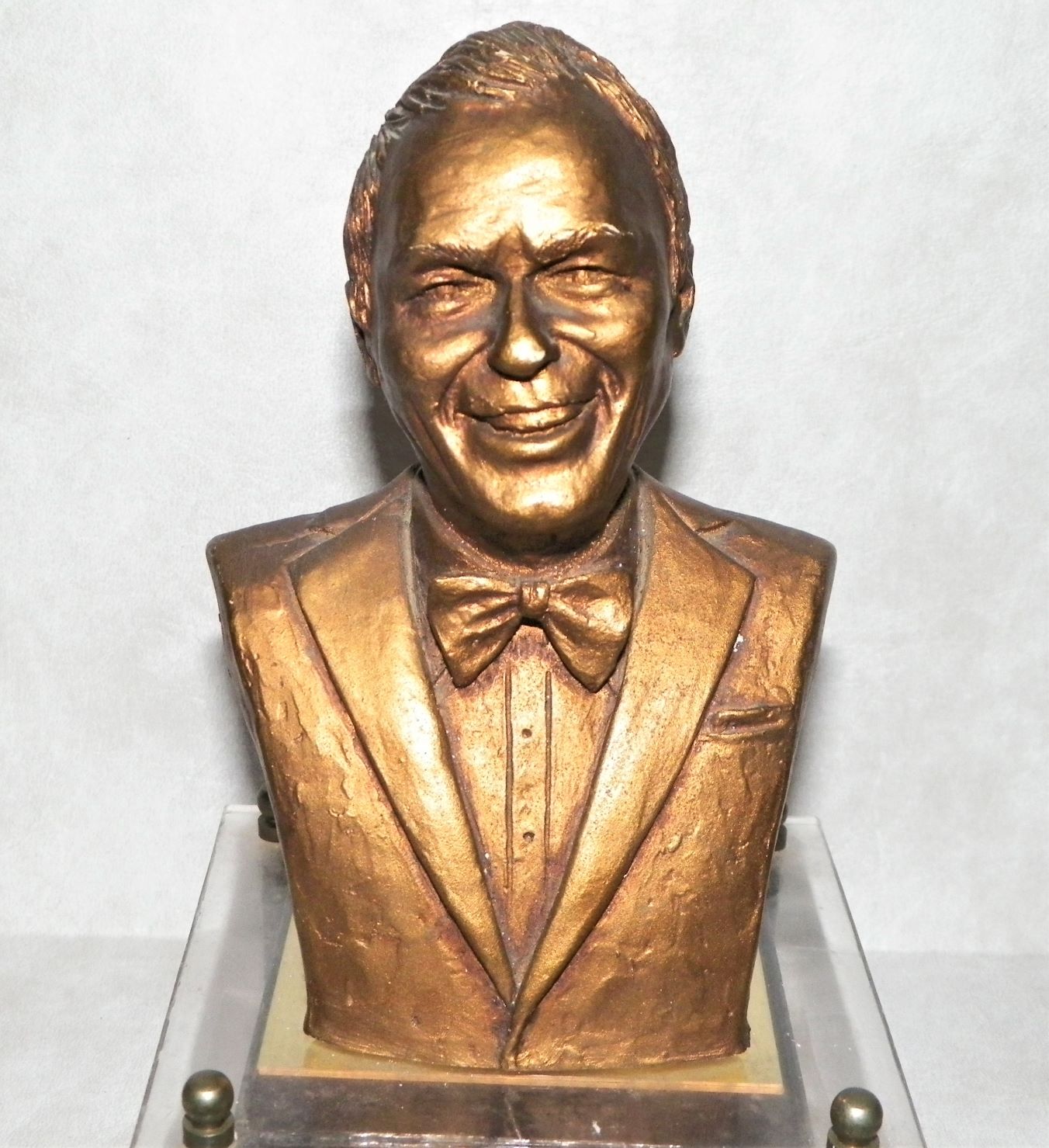 COLLECTIBLE FRANK SINATRA MUSIC BOX 2AAZZ.JPG