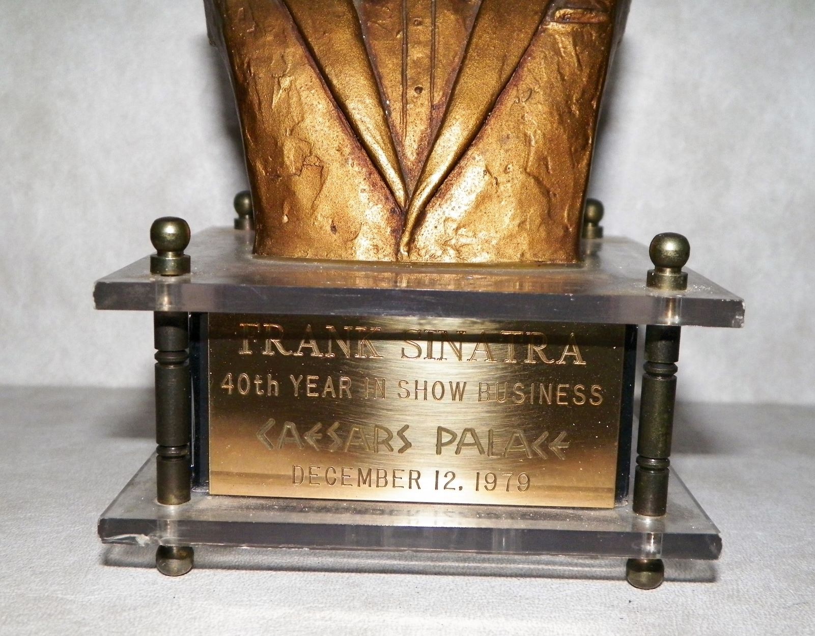 COLLECTIBLE FRANK SINATRA MUSIC BOX 3AAZZ.JPG