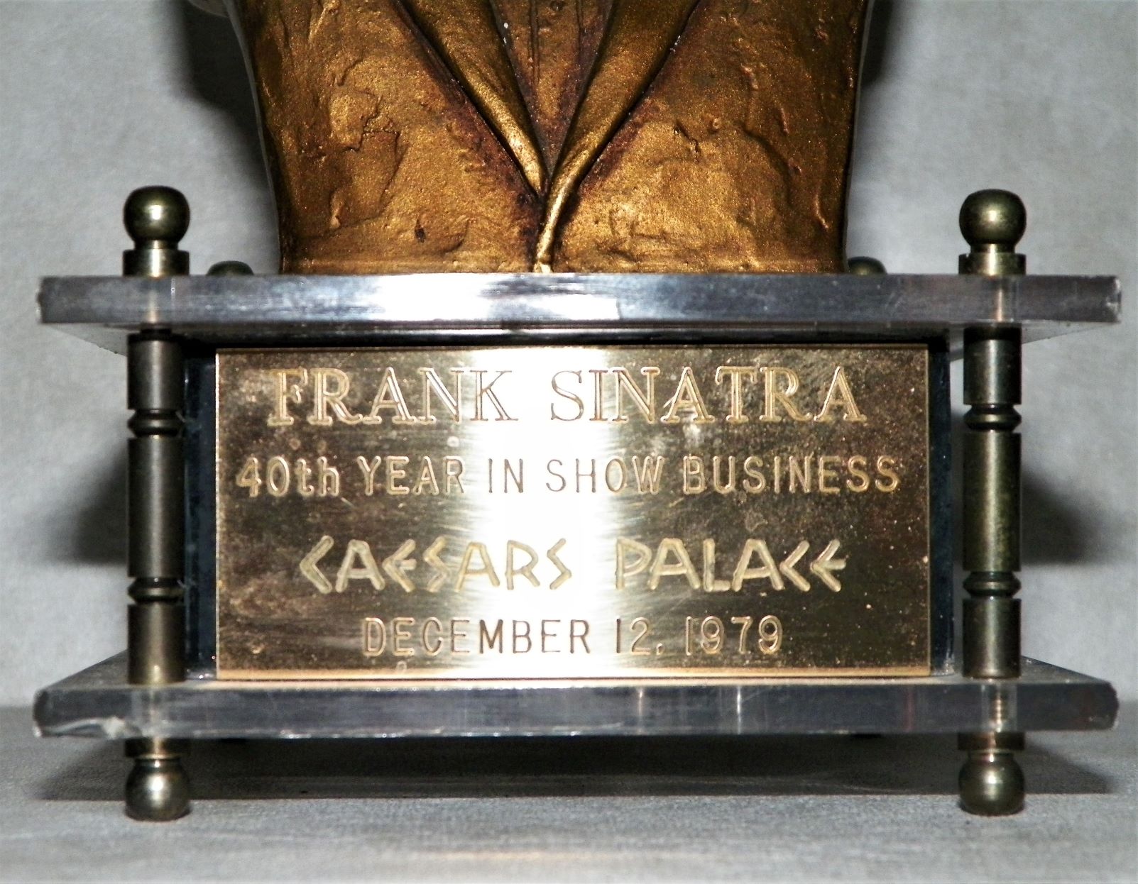 COLLECTIBLE FRANK SINATRA MUSIC BOX 4AAZZ.JPG