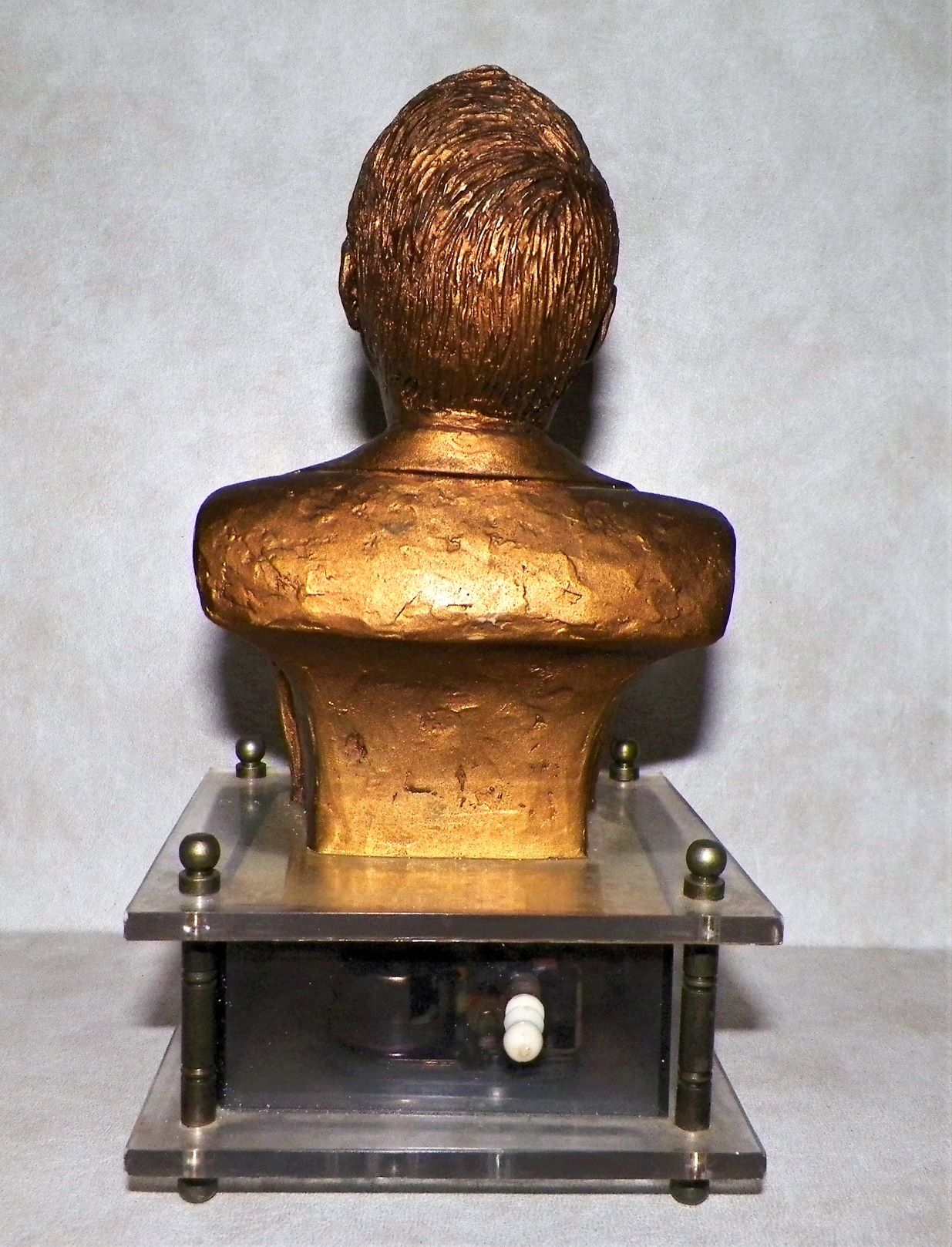 COLLECTIBLE FRANK SINATRA MUSIC BOX 5AAZZ.JPG
