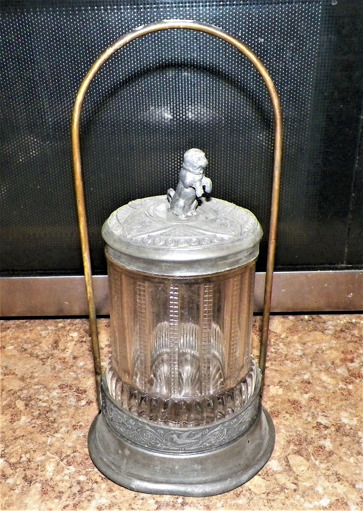 COLLECTIBLE GLASS DOG TOP WITH HANDLE 1AA.JPG
