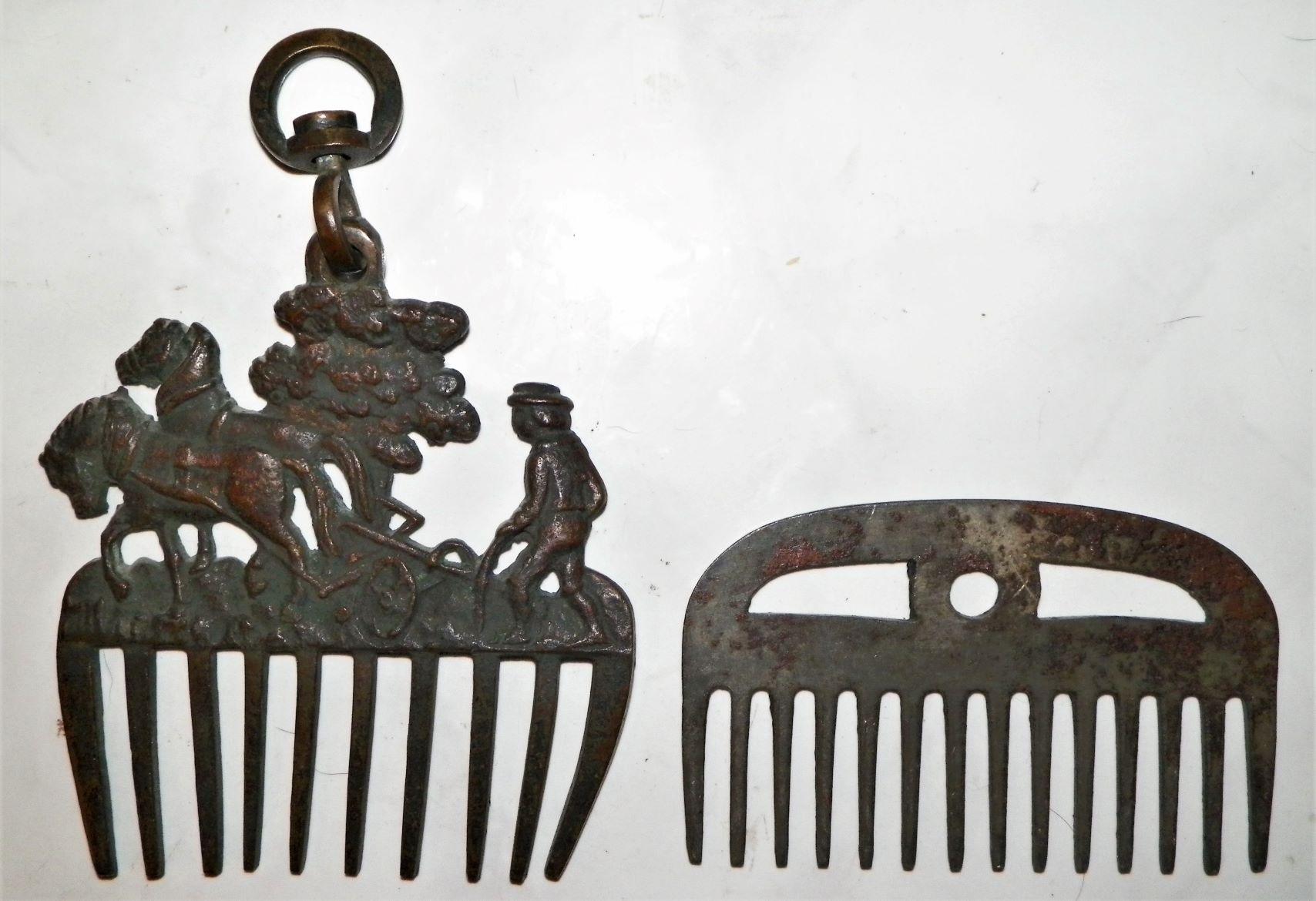 WHAT ARE THESE? ANTIQUE HORSE COMBS? Antiques Board