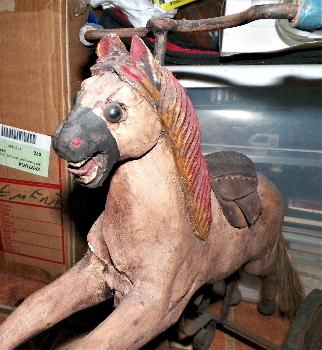 COLLECTIBLE HORSE PULL TOY CARVED 2ABA.JPG