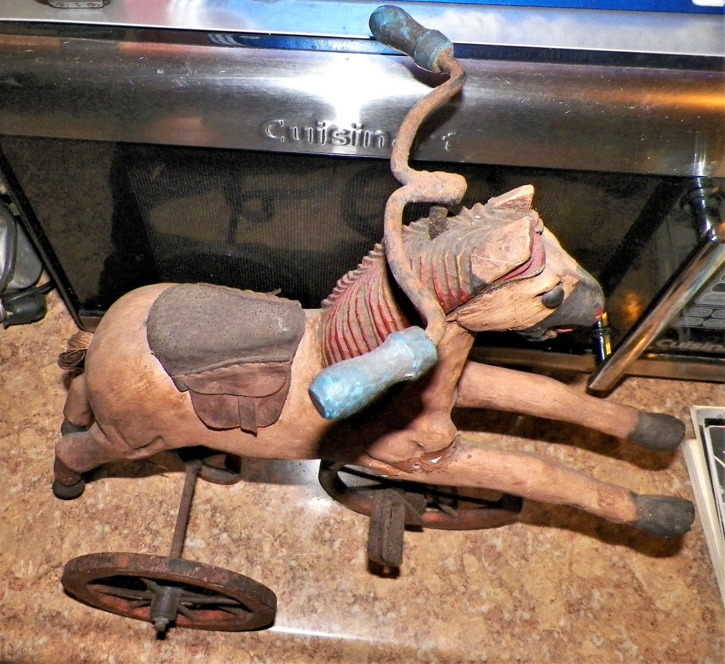 COLLECTIBLE HORSE PULL TOY CARVED 5AA.JPG