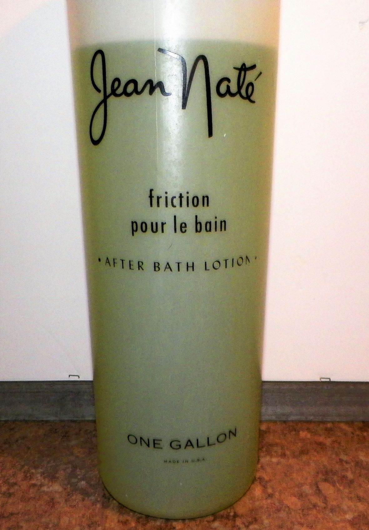 COLLECTIBLE JEAN NATE 1 GALLON BODY WASH 2AAZ.JPG